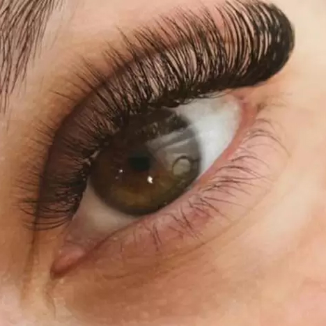 Quer Cílios Poderosos? Conheça o Volume Russo!